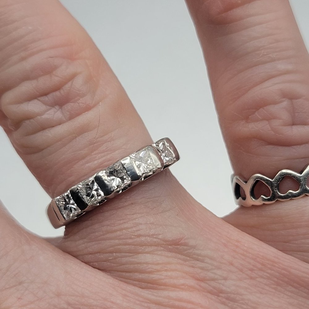 Platinum .98ctw H VS2 Diamond Ring